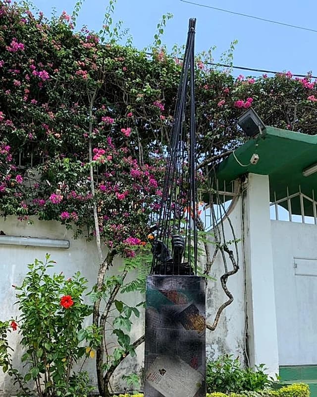 Sculpture métal mixte L'Élan Créateur — Art Concept Yaoundé Cameroun
