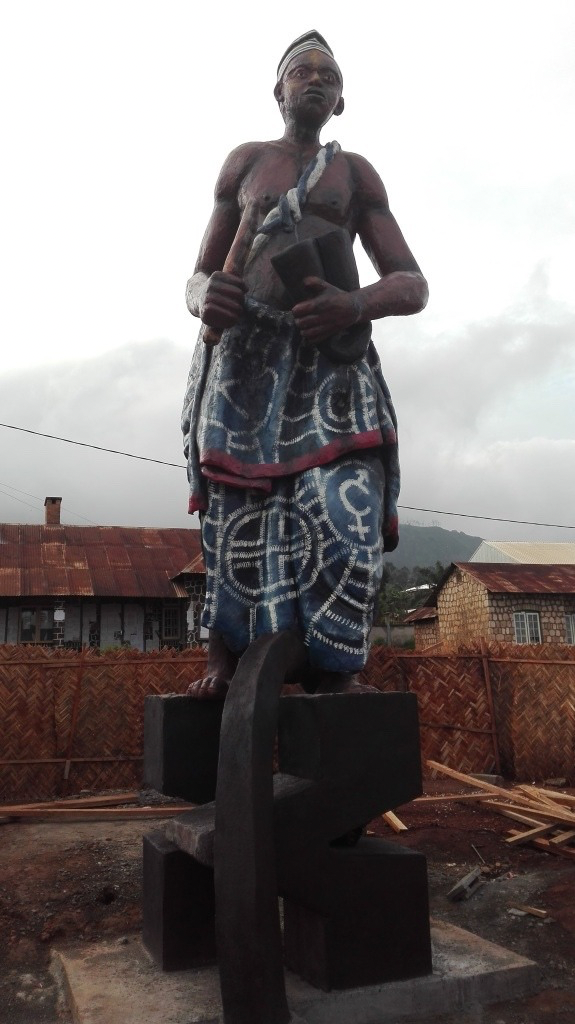 Le Town Crier de Bamenda — Monument réalisé par Art Concept